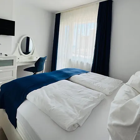 Apartment Berlin, With 3 Bedrooms *