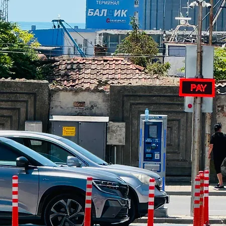 Berlin, With 3 Bedrooms Apartment Baltschik